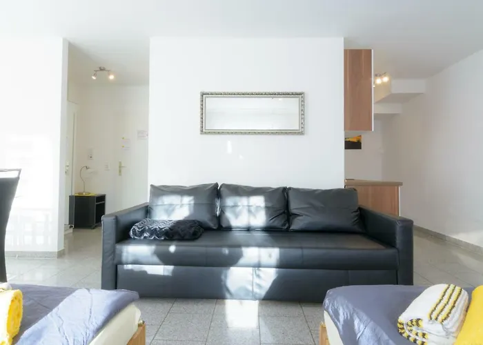 Private Apartments Close To Subway