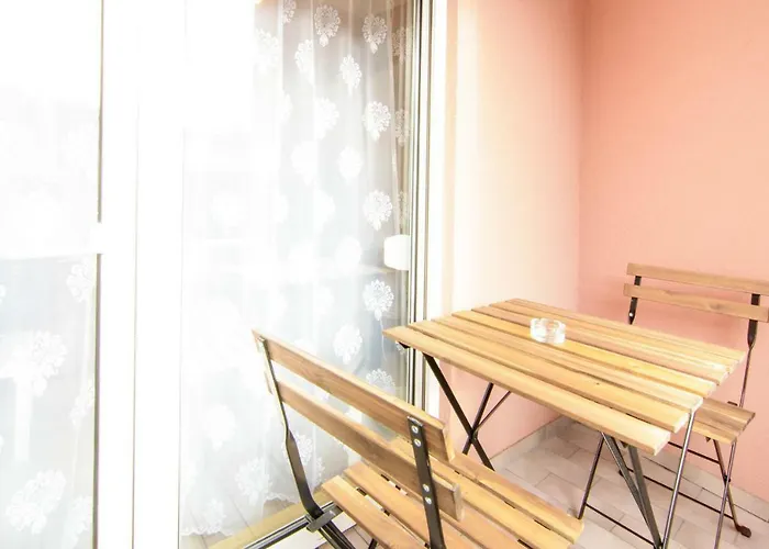 Private Apartments Close To Subway