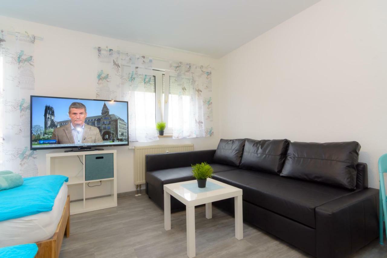 Private Close To Subway Apartment