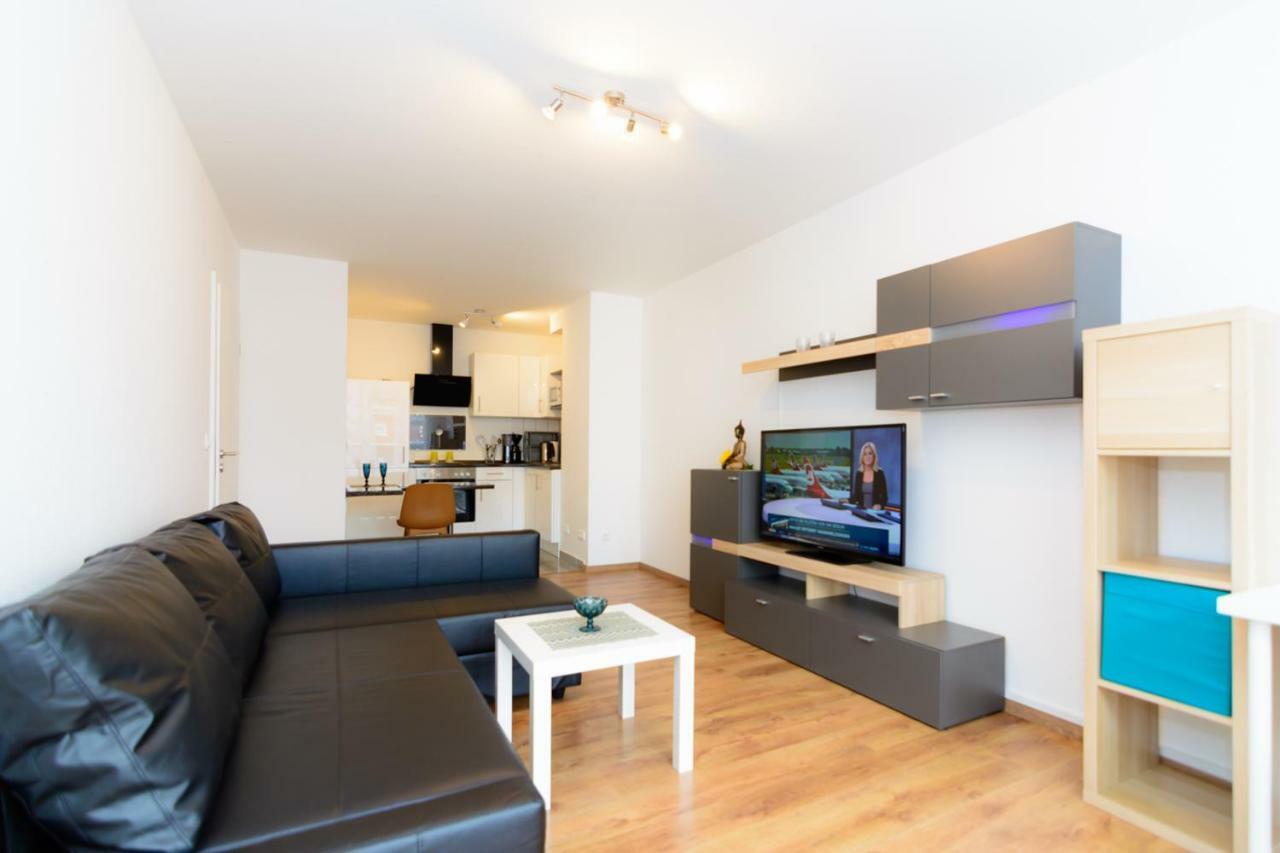 Private Close To Subway Apartment *