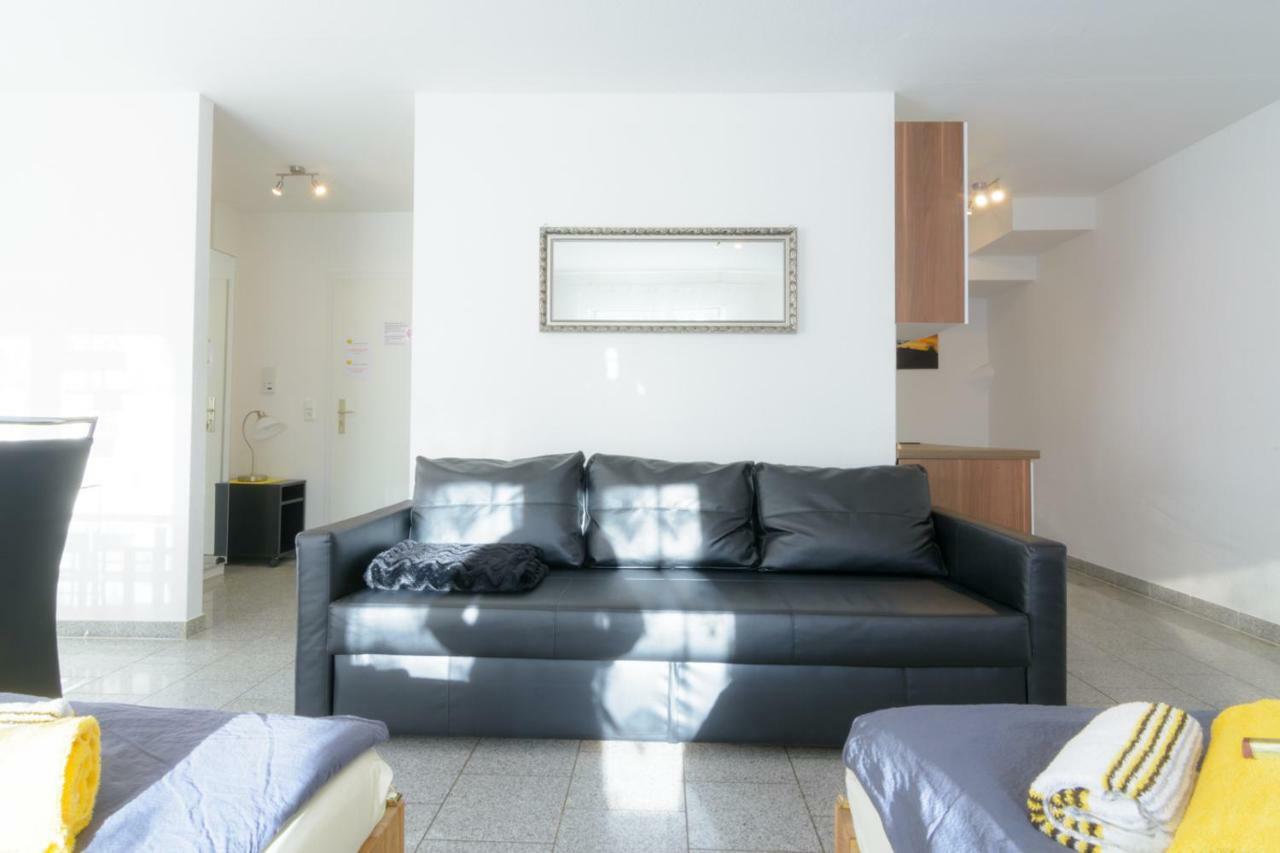 Private Close To Subway Apartment