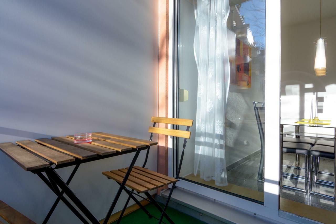 Private Close To Subway Apartment *