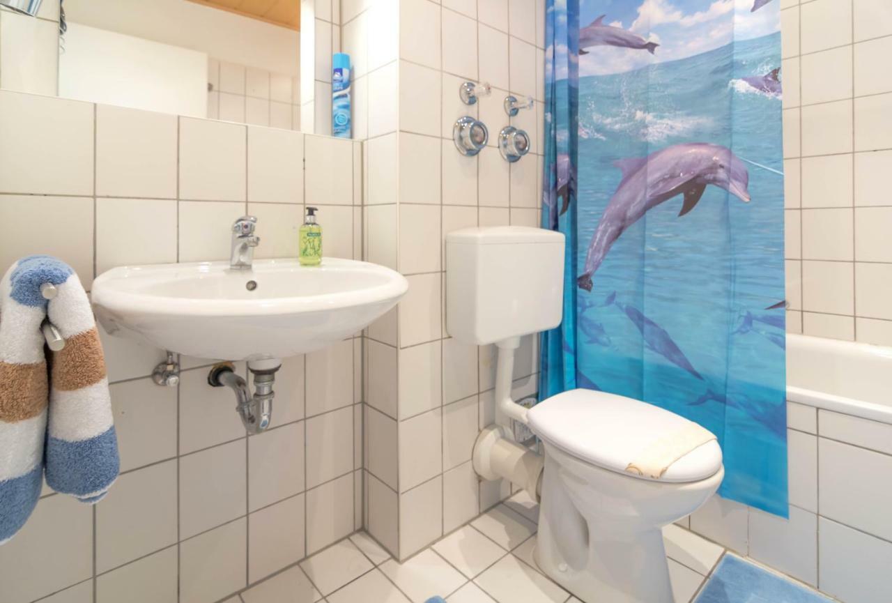 Private Close To Subway Apartment