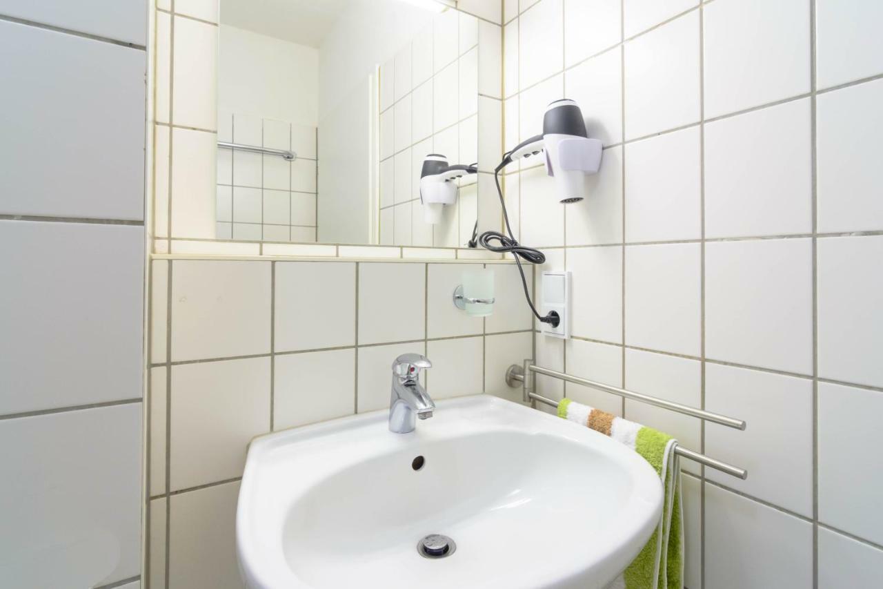 Private Close To Subway Apartment