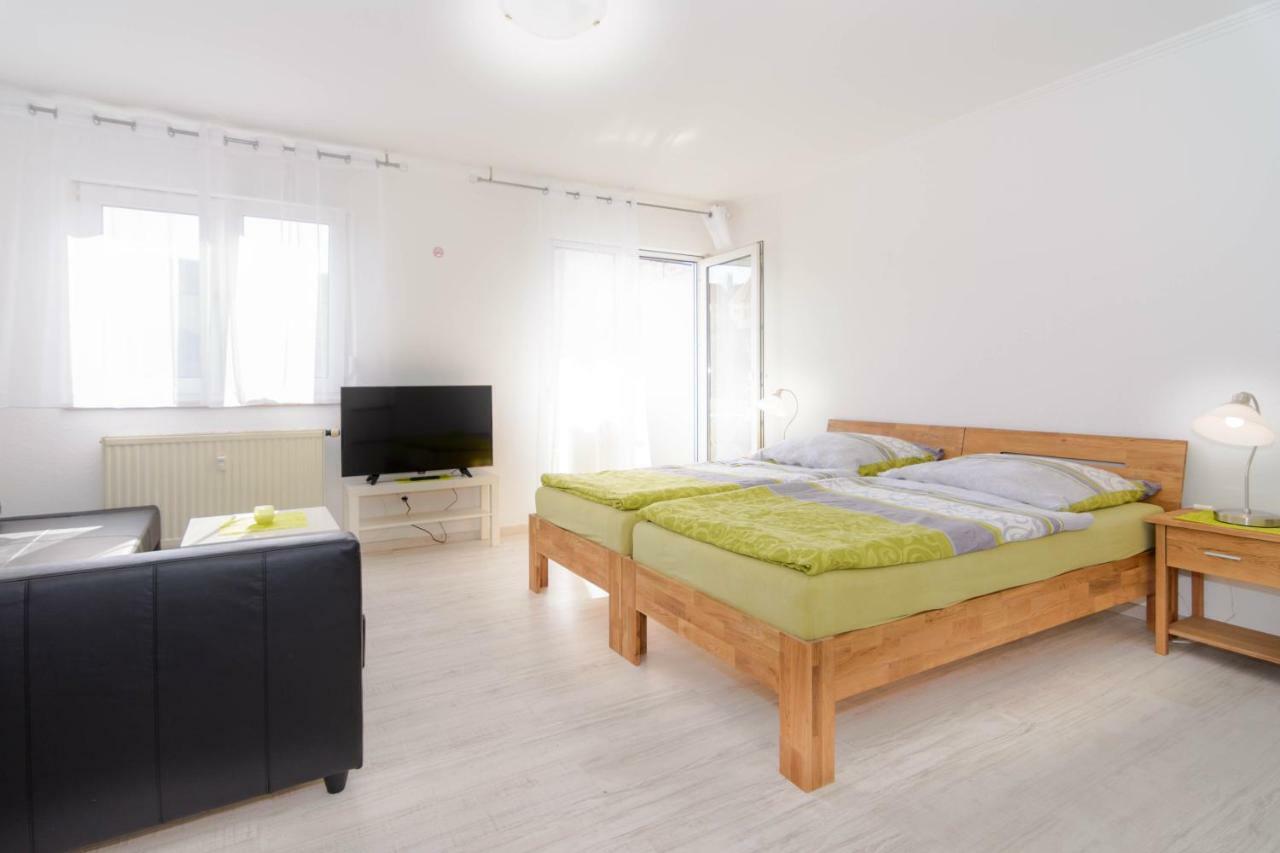 Private Close To Subway Apartment *